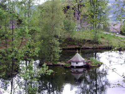 Scenic Scandinavia: Tiny house on the lake.